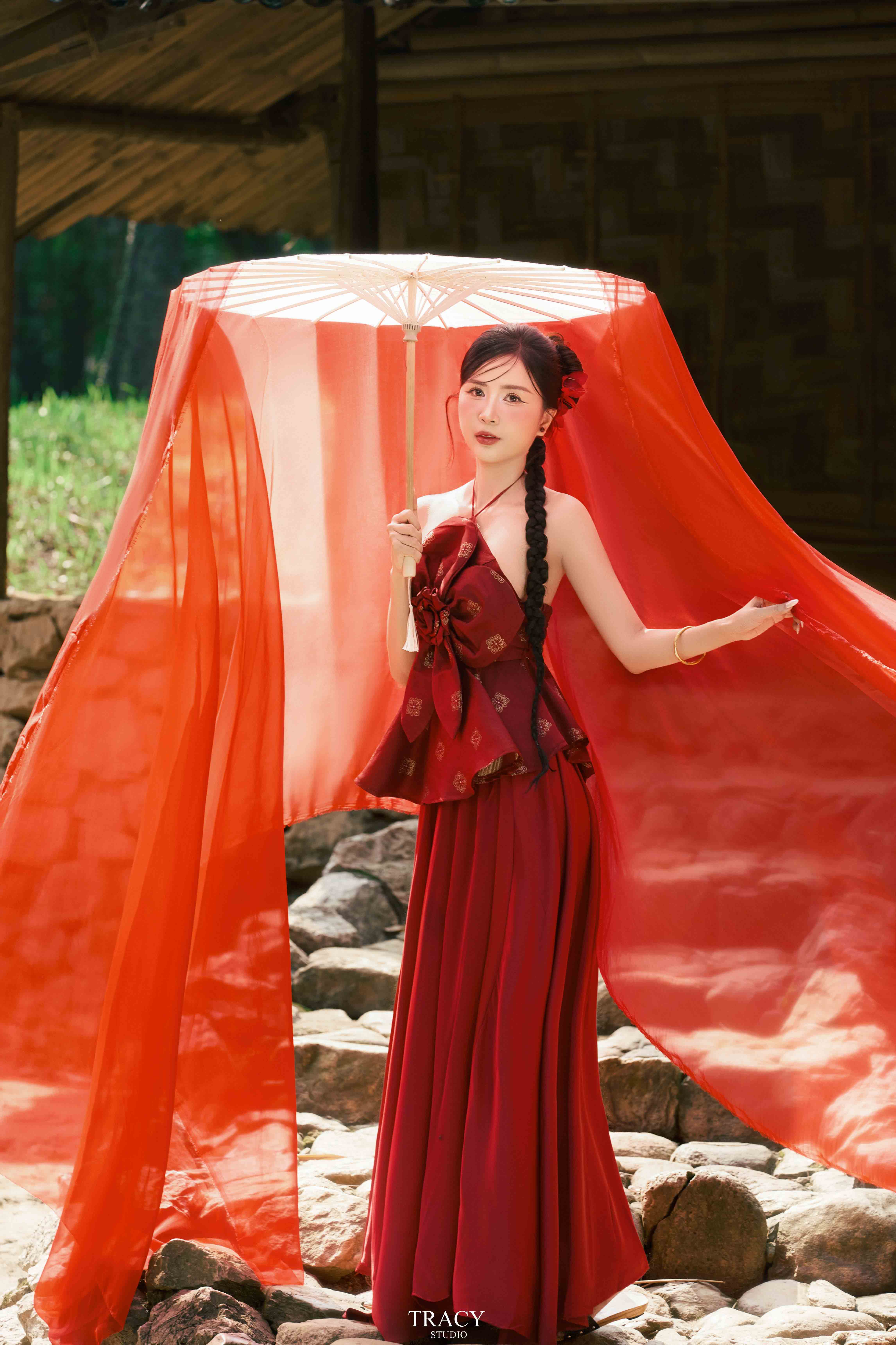 frontend/img/gallery/anh-tet-yem-ao-dai/tracy-studio-chup-concept-tet-sat-son (10).jpg